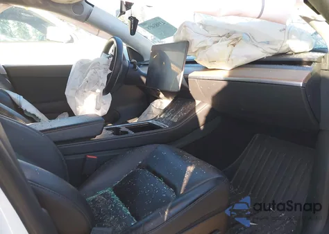 2022 Tesla Model Y Long Range Dual Motor All-Wheel Drive z USA, uszkodzony, nr VIN 7SAYGDEEXNF320917